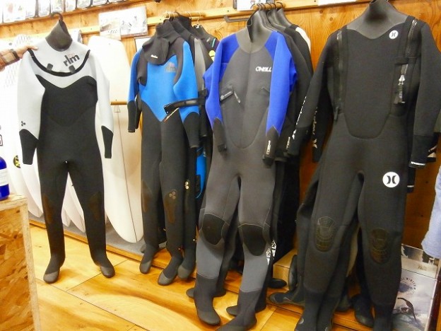 何末年始 無料レンタル【ドライスーツ】到着！ | サーフィンスクール