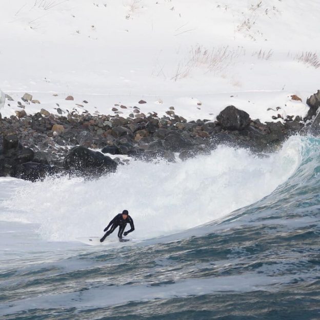 PREMIUM BLACK」Dusksuits 北海道でのテスト | サーフィンスクール